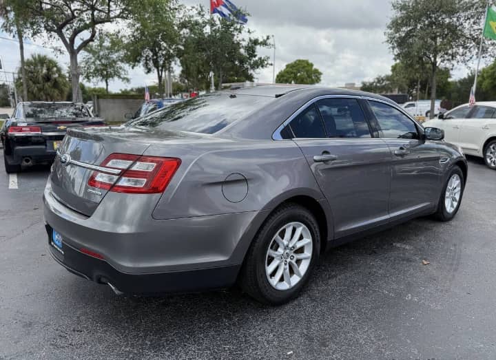 2013 ford taurus